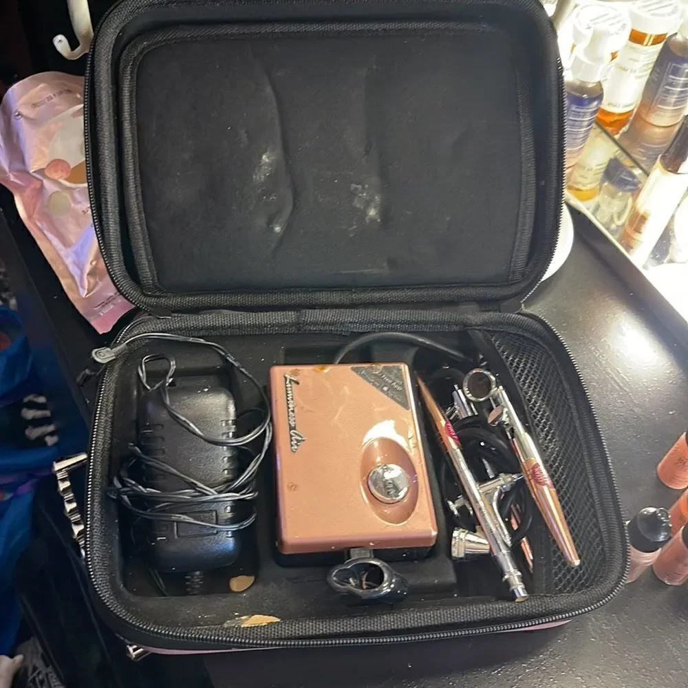 Luminess legend airbrush system + makeup & case GUC